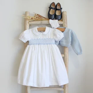 Vestido bordado à mão com gola Peter Pan