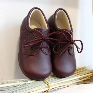 Sapatos clássicos com atacadores