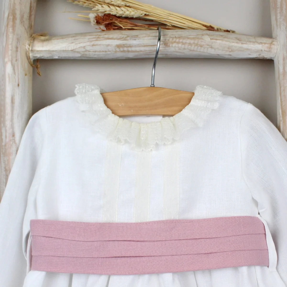 Vestido em linho com gola de golho e renda - Image 4
