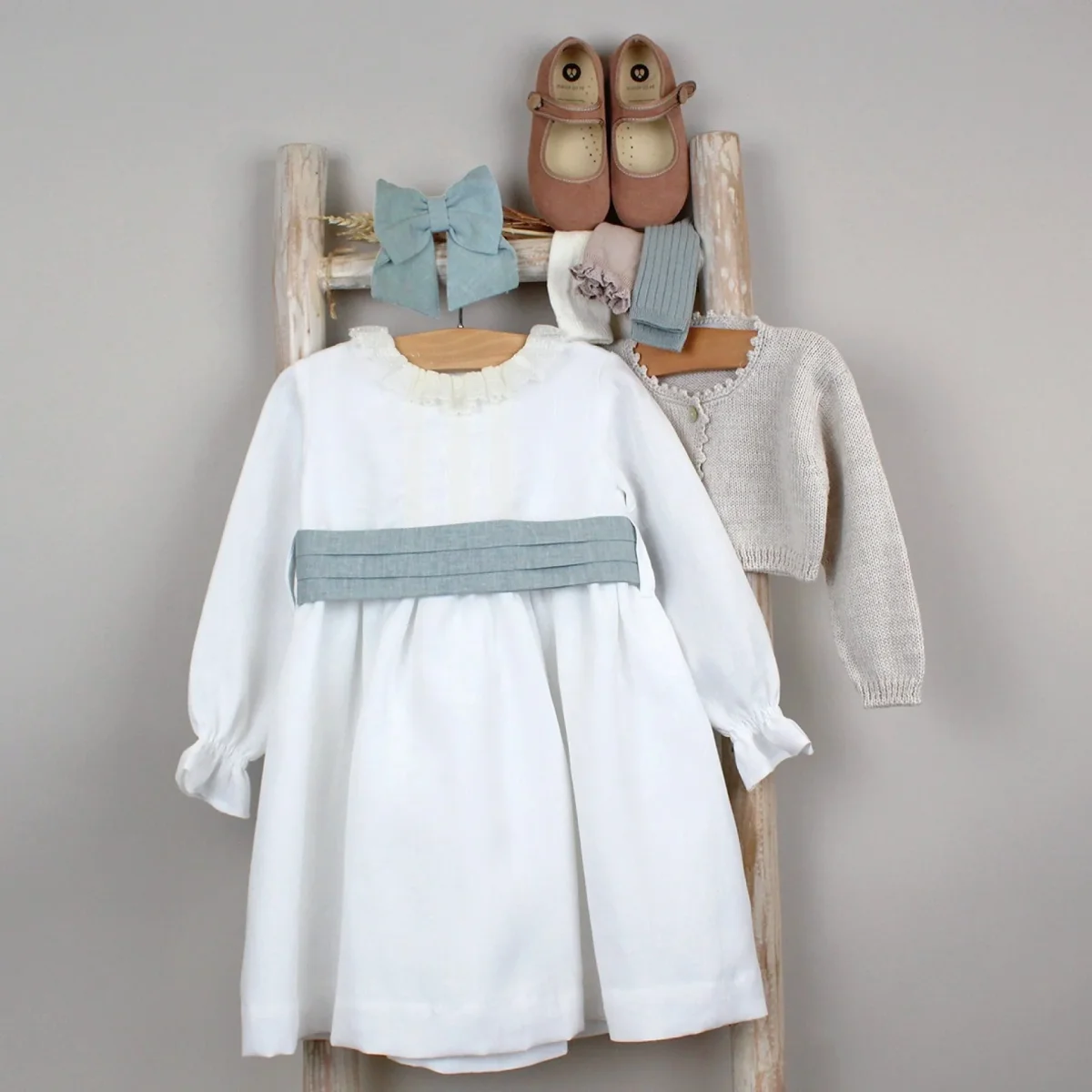 Vestido em linho com gola de golho e renda - Image 5