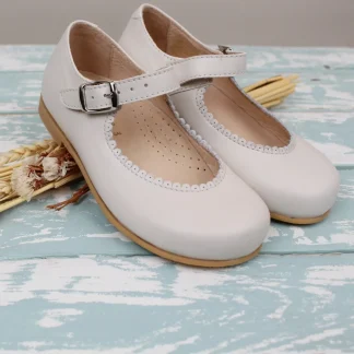 Sapatos com fivela