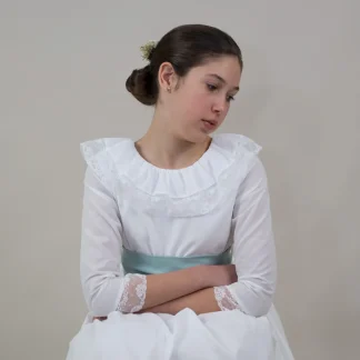 Vestido comprido com decote em V e renda