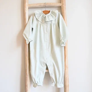Pijama de bébe de manga comprida e gola de folho
