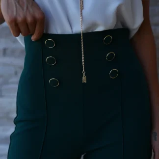 Calça efeito botões