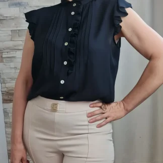 BLUSA COM MINI FOLHOS E NERVURAS PRETO