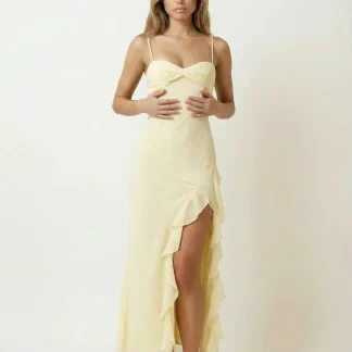 Maxi Vestido com Fenda Lateral em Renda