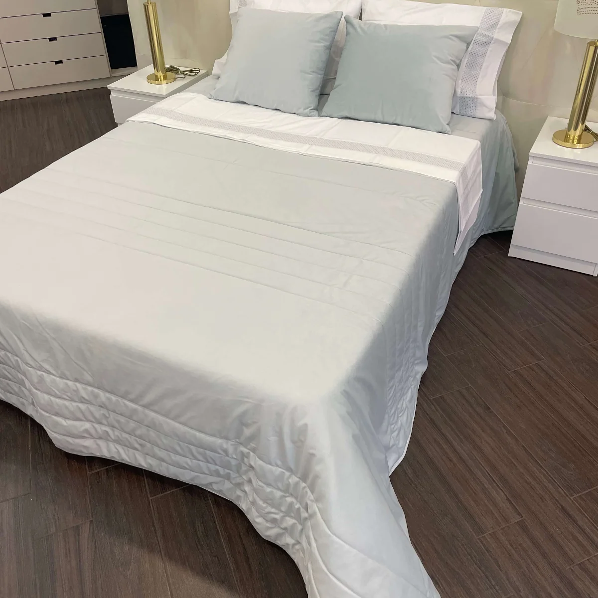 Edredon Decorativo em Veludo MOGNO com duas almofadas cheias - Image 3