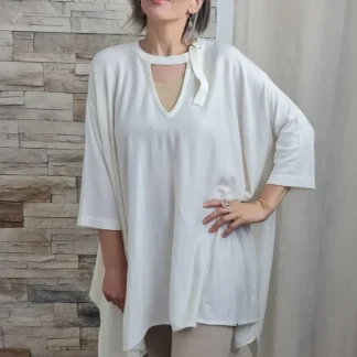 CAMISOLA EM CRÚ COM FIVELA NO DECOTE