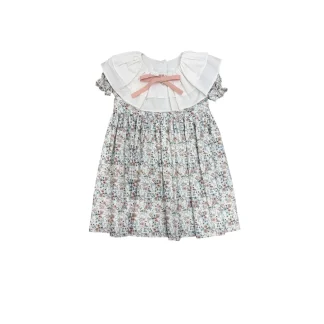 Vestido com gola dupla e laço