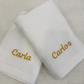 Toalha de Banho ou Rosto Personalizada com um Nome Bordado (EXCLUSIVO)