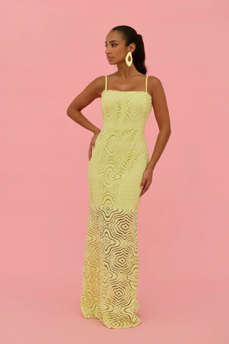 VESTIDO COMPRIDO EM RENDA DE ALÇA FINA