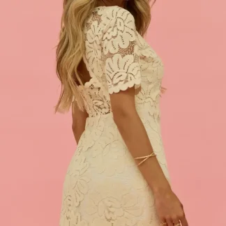 VESTIDO CURTO EM RENDA
